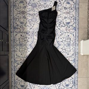 Elegant Black One-Shoulder Dress